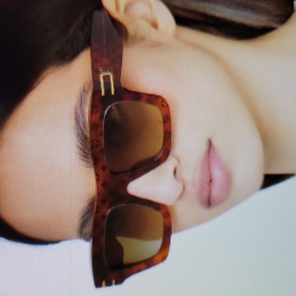 Louis Vuitton Blade Sunglasses - Picture 2 of 12